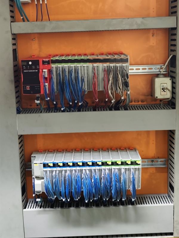 Dopo: nuovo PLC Allen-Bradley Compact GuardLogix 5380 con moduli I/O cablati